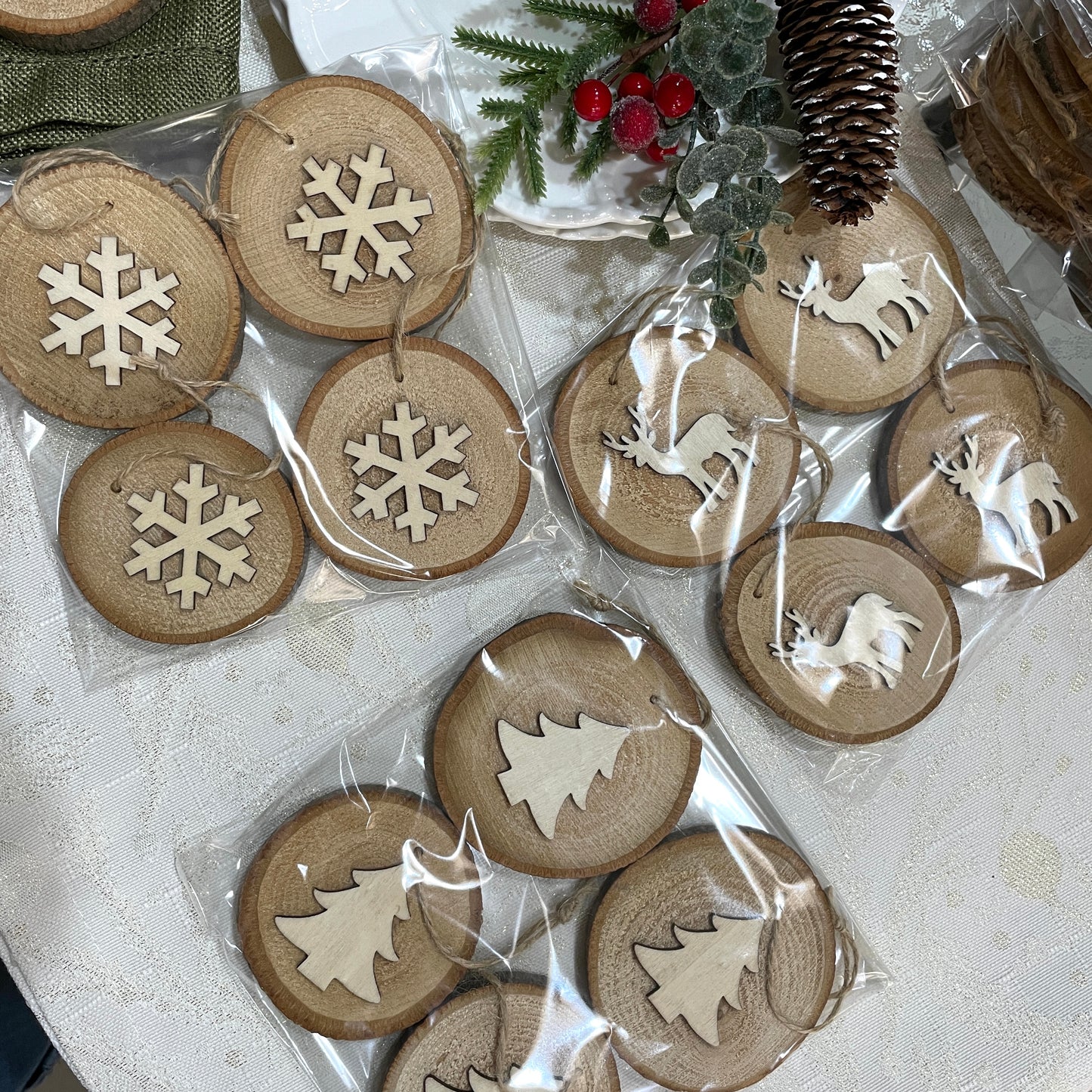 MEDALLONES NAVIDEÑOS DE MADERA (SET 4PZ) 3 MODELOS