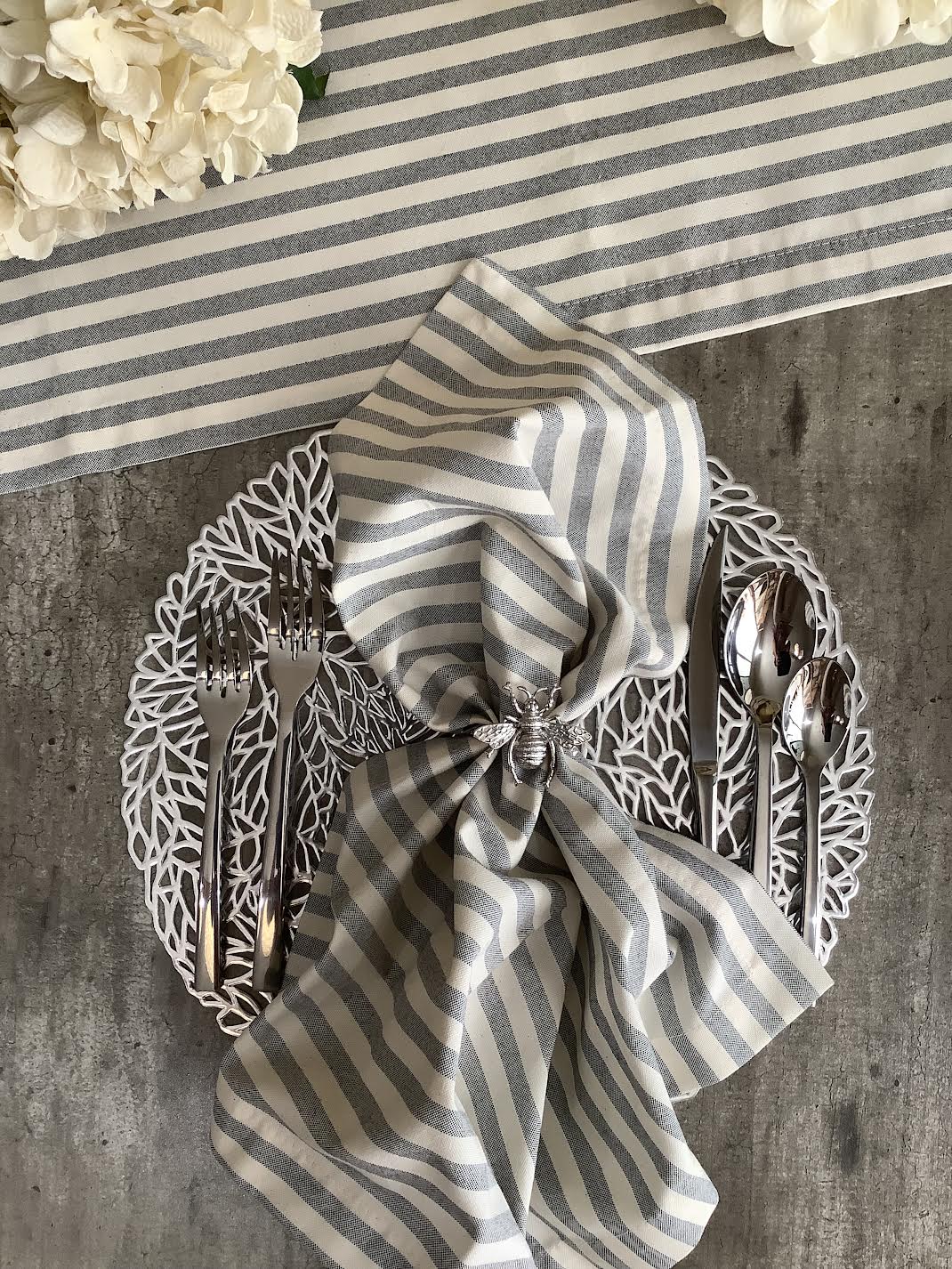 INDIVIDUAL PVC BOSQUE (1pz) NEGRO Y PLATA