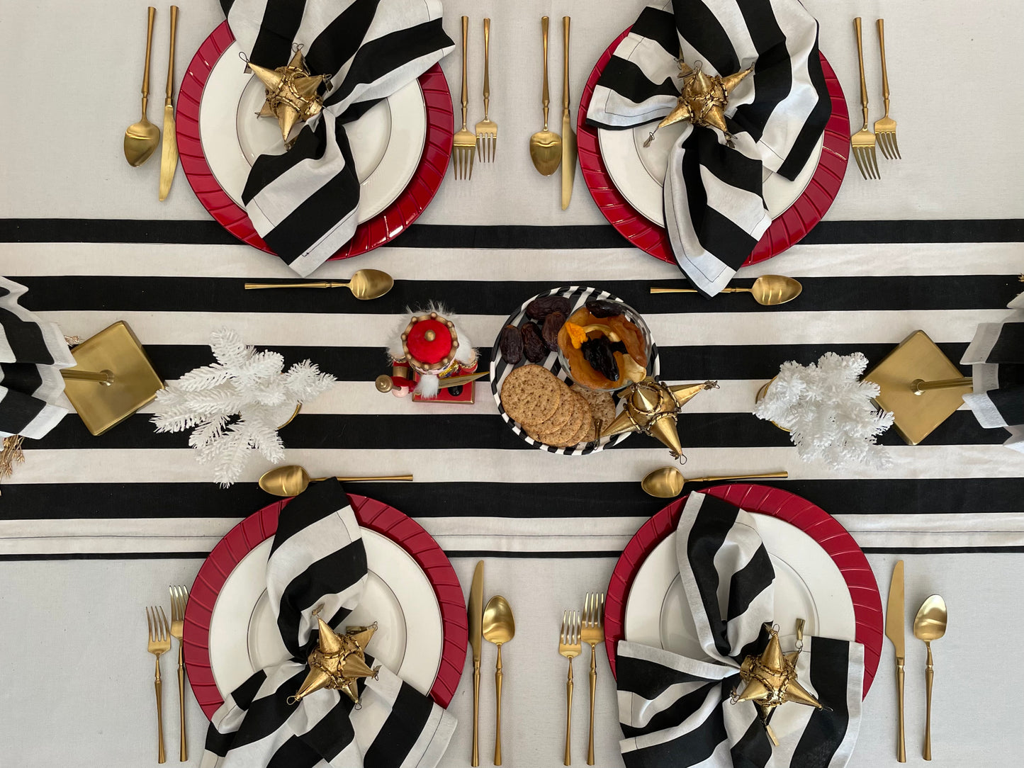 SERVILLETAS RAYAS NEGRAS ( 4 PZ )