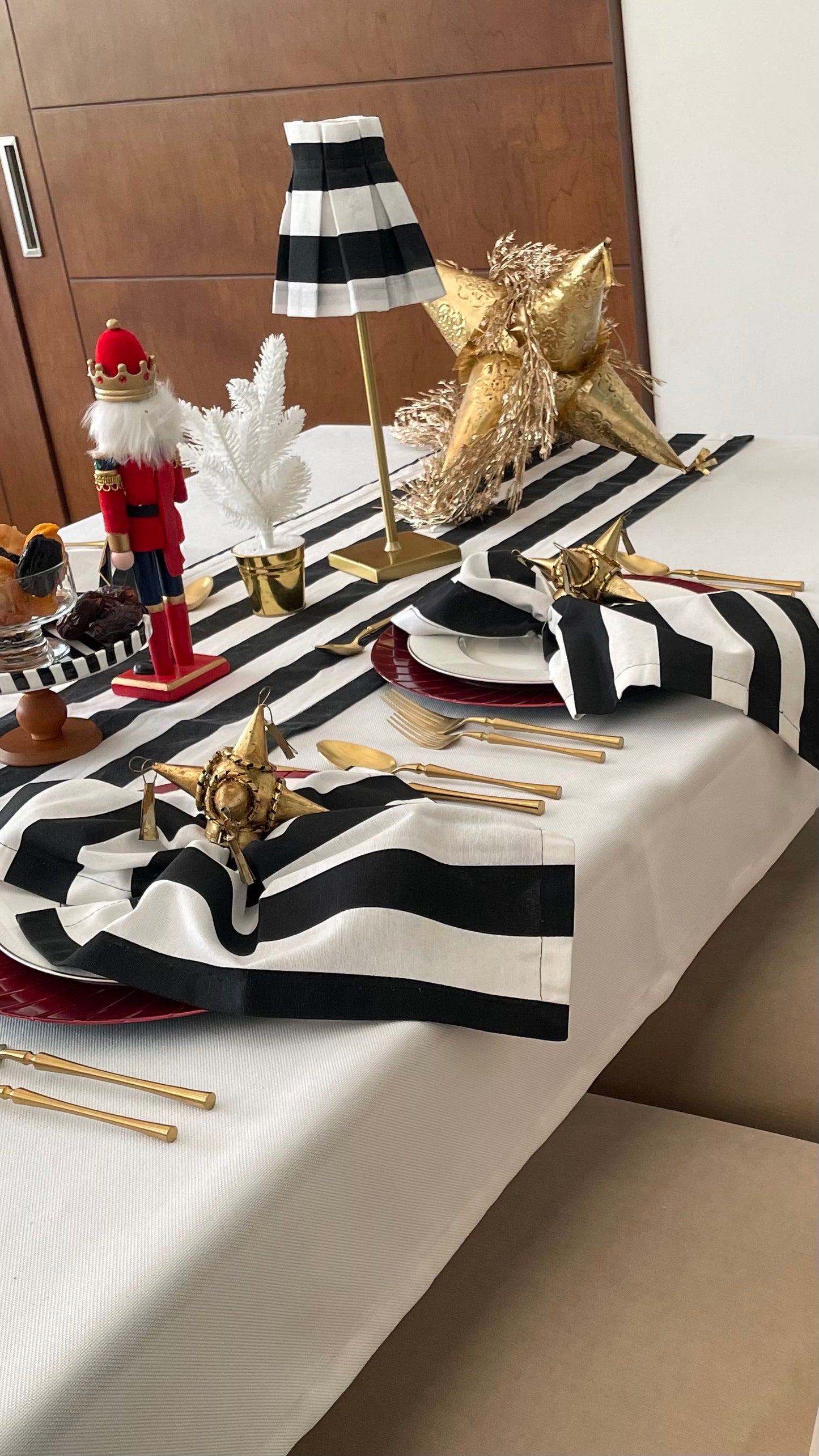 SERVILLETAS RAYAS NEGRAS ( 4 PZ )