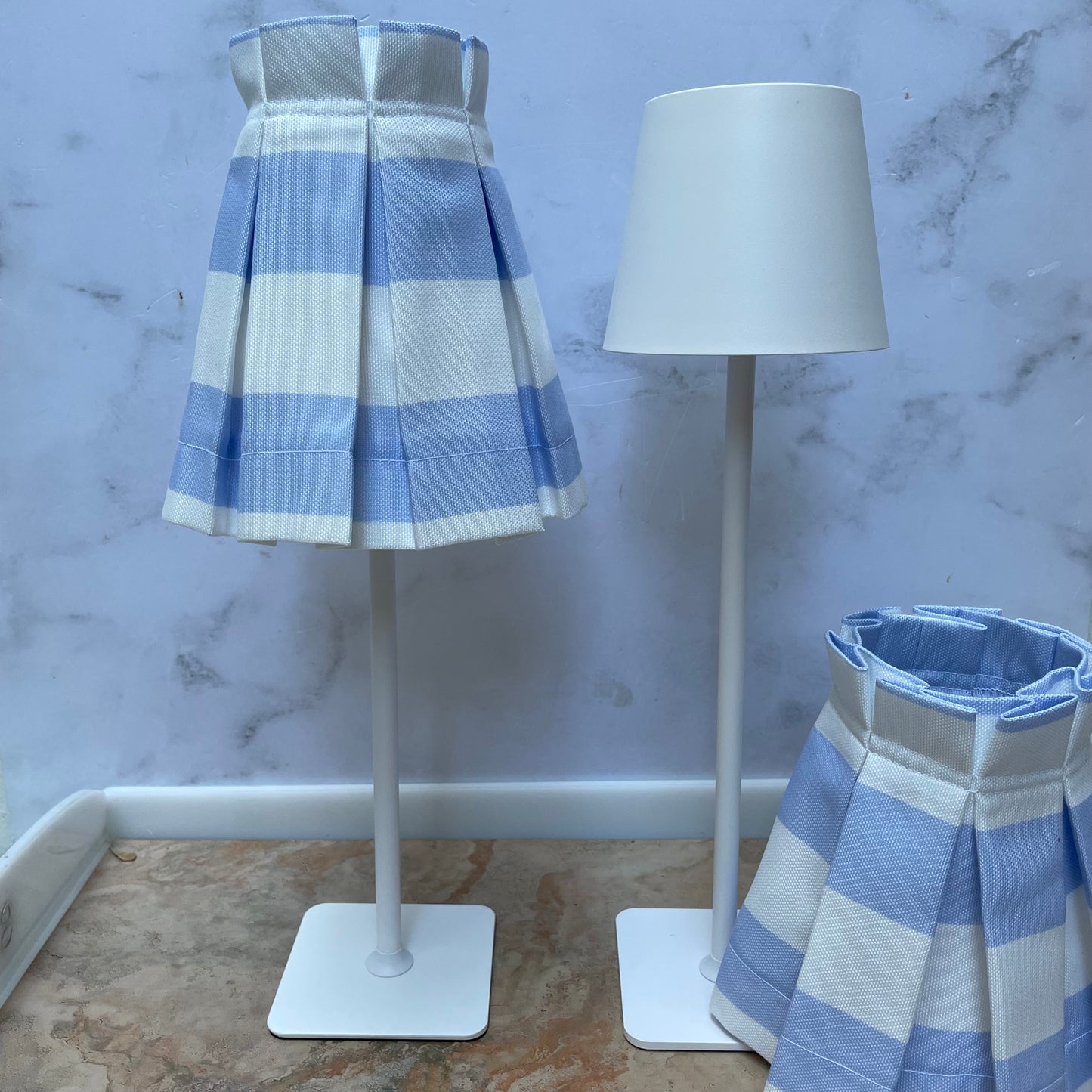 Lámparas azul blanco