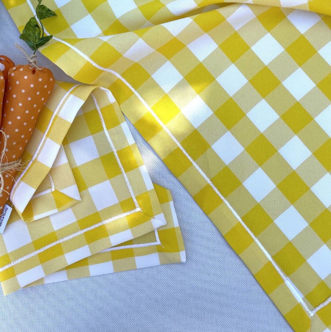 CAMINO CUADROS AMARILLO CON FESTÓN