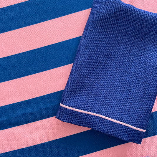 Servilleta azul festón rosa